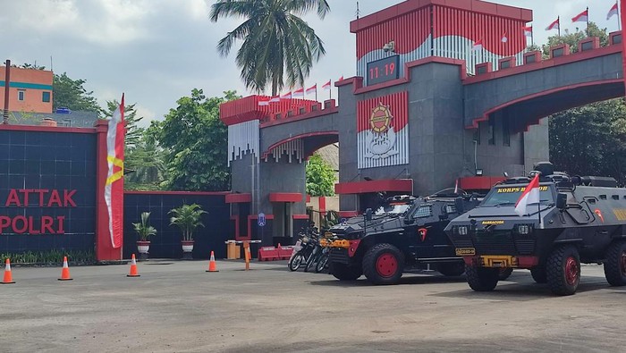 Suasana di depan Mako Brimob, Depok.
