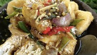 Warung tenda yang berlokasi di Jalan Grand Depok City Raya ini menyajikan tahu gejrot yang pedasnya nendang. Namanya Tahu Gejrot Bunda Dewi GDC. Kamu bisa menikmati sensasi pedas tahu gejrot dengan harga mulai dari Rp 10.000 saja. Foto: Google Review