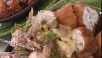Di Jalan Sidoarjo, Menteng, ada tahu gejrot yang patut dicoba. Gerobaknya berwarna hijau dengan nama Tahu Gejrot Khas Cirebon-Menteng. Untuk kuahnya kamu bisa diracik dengan selera pedasmu. Foto: Google Review