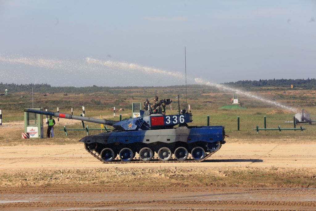 Tank China di Tank Biathlon Rusia Tank China bersaing dalam kontes