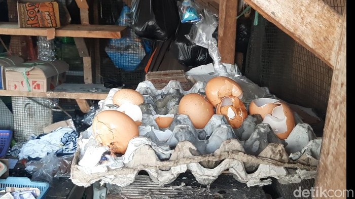 Telur pecah jadi buruan konsumen, karena harga komoditas telur naik