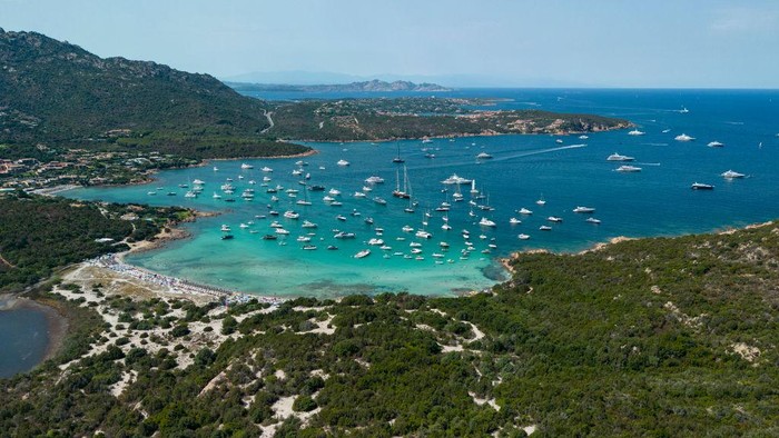 Porto Cervo di Italia dinobatkan sebagai salah satu resor termahal di dunia. Bisa dibilang kawasan ini adalah magnet kapal pesiar mewah dan taman bermain para miliarder.