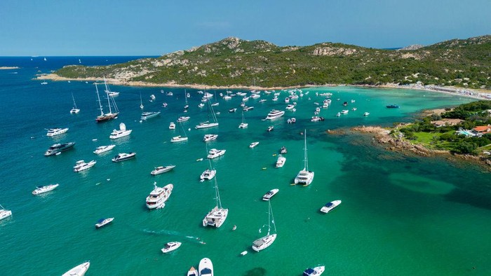 Terpesona Indahnya Resor Termahal di Dunia Porto Cervo di Italia dinobatkan sebagai salah satu resor termahal di dunia. Bisa dibilang kawasan ini adalah magnet kapal pesiar mewah dan taman bermain para miliarder.