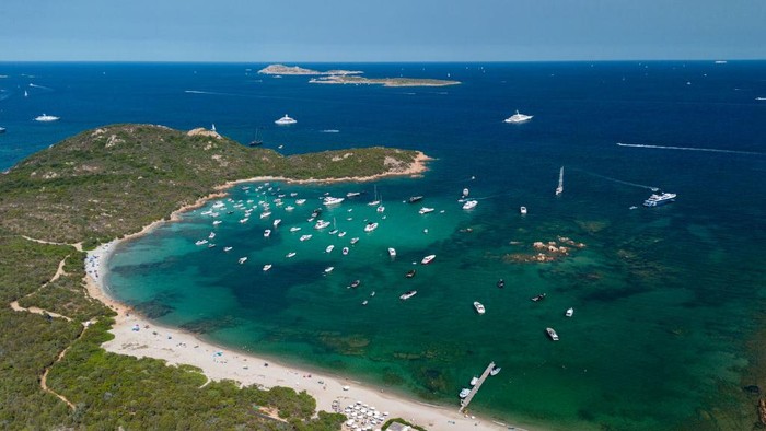 Terpesona Indahnya Resor Termahal di Dunia Porto Cervo di Italia dinobatkan sebagai salah satu resor termahal di dunia. Bisa dibilang kawasan ini adalah magnet kapal pesiar mewah dan taman bermain para miliarder.