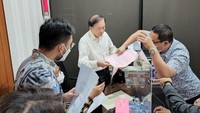 Begitu tiba di gedung Kejagung, Surya Darmadi langsung diperiksa penyidik Jampidsus Kejagung (dok Istimewa)