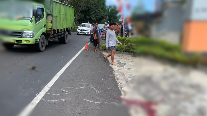 TKP kecelakaan truk dan motor, yang menewaskan pengendara motor, Senin (15/8/2022)