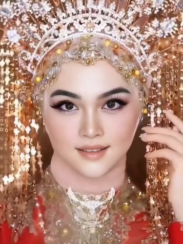 Unggahan wanita viral pakai aplikasi efek jadi pengantin viral di media sosial.