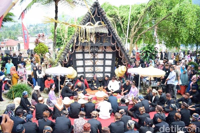 Upacara Adat Seren Taun di Kabupaten Cisitu, Lebak, Banten