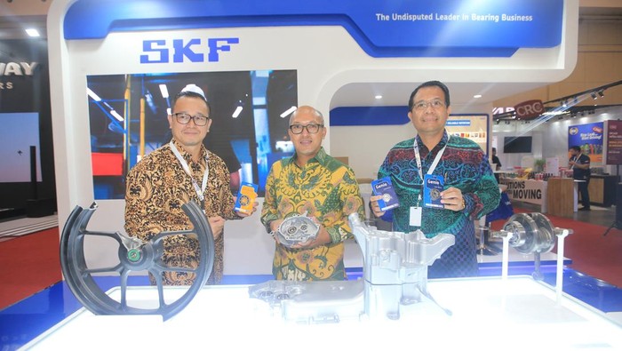 Upaya Mendorong Industri Otomotif Menuju Efisinsi Energi PT SKF Indonesia (SKF Indonesia Melalui Intelligent and Clean, SKF berkomitmen untuk mendorong percepatan industri otomotif yang cerdas dan ramah lingkungan.