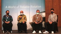 Vincentius Rajagukguk, Head of 4 Wheeler SKF Indonesia; Toto Suharto, President Director SKF Indonesia; Agus Tan, Head of 2 Wheeler and Aftermarket SKF Indonesia; Muhammad Hanif, Tech Application Engineer SKF Indonesia dalam sesi media Debut Pertama SKF Indonesia di GIIAS 2022, ICE BSD (15/8).