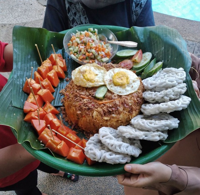 10 potret kreasi tumpeng unik dan kocak
