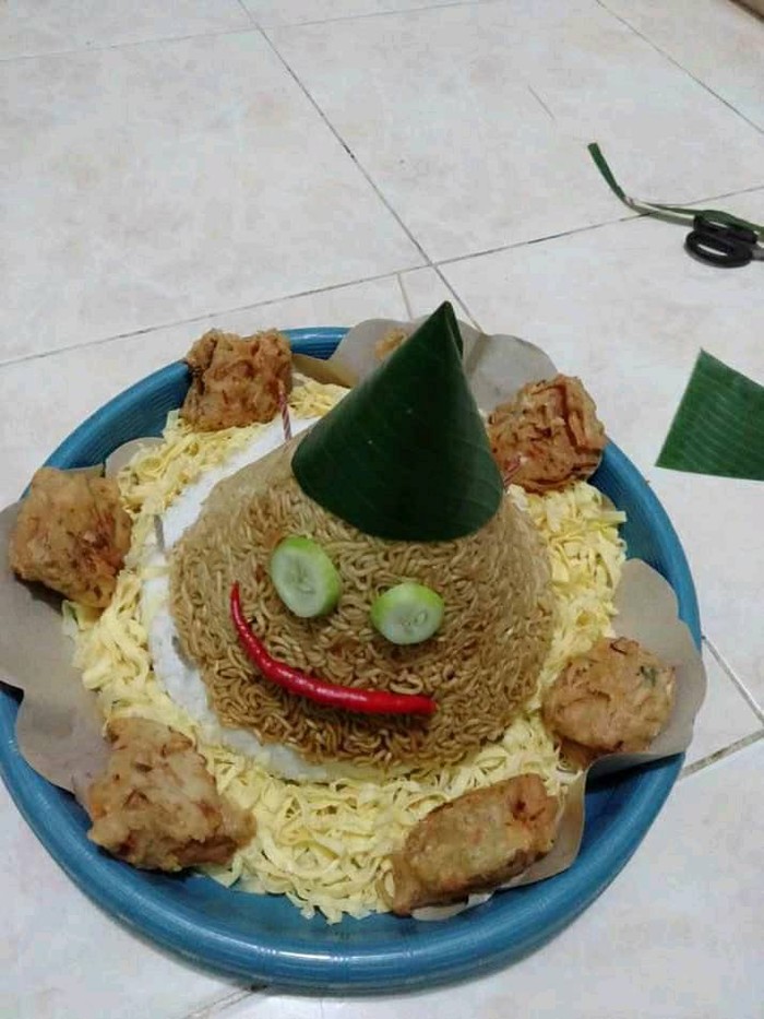10 potret kreasi tumpeng unik dan kocak
