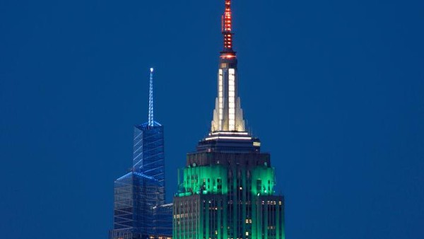 Nah, jelang Hari Kemerdekaan RI besok, gedung Empire State bakal refleksikan bendera Indonesia engga ya?