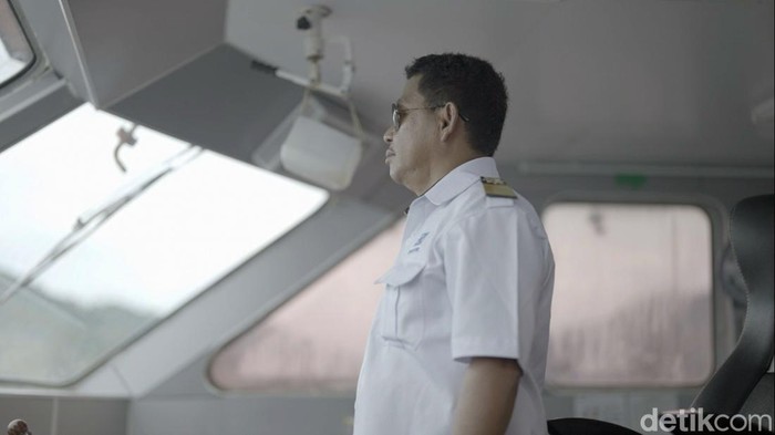 20 Tahun Melaut, Nakhoda Ini Labuhkan Asa di Laut Anambas Kapten Teras BRI Kapal, Ronny Robert Jacob (Ronny), mengendarai Kapal Bahtera Seva III, di laut China Selatan, Kabupaten Kepulauan Anambas, Kepulauan Riau, Kamis (4/8/2022).