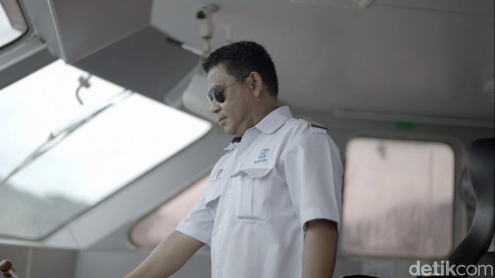 Kapten Teras BRI Kapal, Ronny Robert Jacob (Ronny), mengendarai Kapal Bahtera Seva III, di laut China Selatan, Kabupaten Kepulauan Anambas, Kepulauan Riau, Kamis (4/8/2022).