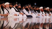 Para pemimpin Taliban juga menghadiri upacara ulang tahun tersebut.