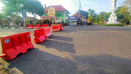 Arus lalu lintas traffic light Adipura ke barat jalan Ngurah Rai, dialihkan ke utara jalan Hasanudin sejak Selasa (16/8/2022)