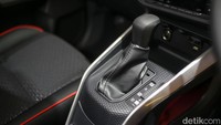 Daihatsu Rocky Facelift dibekali transmisi otomatis.