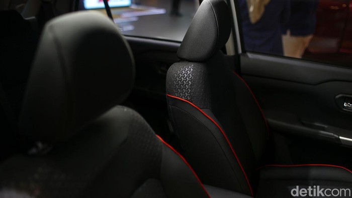 Daihatsu Perkenalkan Rocky Facelift di GIIAS 2022 PT Astra Daihatsu Motor (ADM) memberikan penyegaran terhadap salah satu modelnya. Kali ini, Rocky facelift yang meluncur di pameran otomotif Gaikindo Indonesia International Auto Show (GIIAS) 2022. Daihatsu memberikan penyegaran pada bagian eksterior dari Rocky.