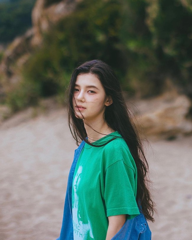 Penampilan cantik Danielle NewJeans menjadi salah satu daya tarik yang membuatnya debut jadi idol. Dilaporkan jika idol KPop tersebut ditemukan di sebuah agensi iklan ketika menjadi model. Foto: Dok. Twitter