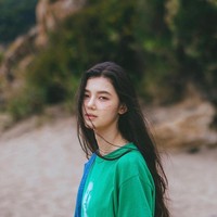 Penampilan cantik Danielle NewJeans menjadi salah satu daya tarik yang membuatnya debut jadi idol. Dilaporkan jika idol KPop tersebut ditemukan di sebuah agensi iklan ketika menjadi model. Foto: Dok. Twitter