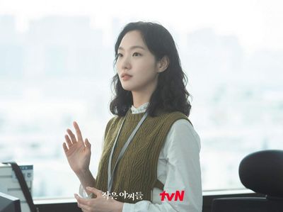 8 Gaya Kim Go Eun di Little Women, Tetap Stylish Meski Hidup Pas-pasan