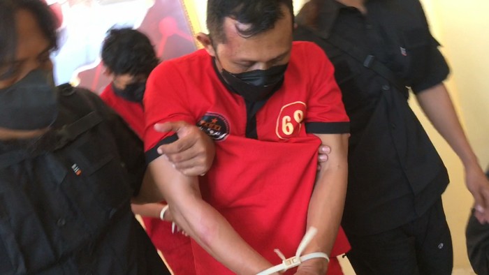 Dua pelaku pembobol ATM jaringan luar NTB dibekuk polisi, Selasa (16/8/2022).