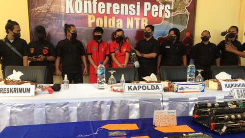 Dua pelaku pembobol ATM jaringan luar NTB dibekuk polisi, Selasa (16/8/2022).