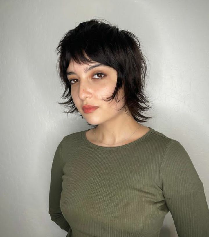 Ilustrasi gaya rambut wolf cut.