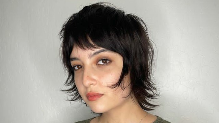 Ilustrasi gaya rambut wolf cut.
