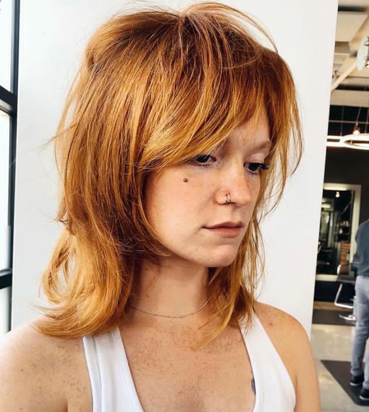Ilustrasi gaya rambut wolf cut.