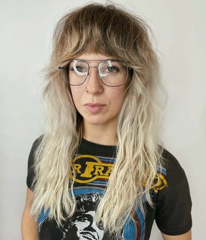 Ilustrasi gaya rambut wolf cut.