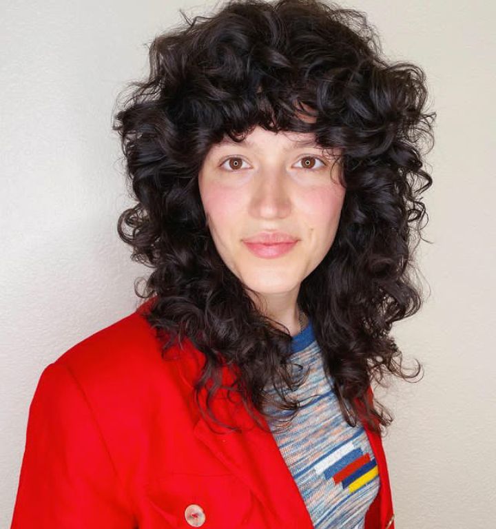 Ilustrasi gaya rambut wolf cut.