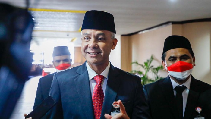 Gubernur Jawa Tengah Ganjar Pranowo dalam pertemuan yang berlangsung di Ruang Rapat Paripurna DPRD Jateng.