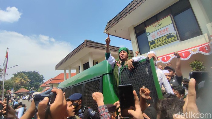 Habib Bahar bin Smith berucap syukur atas vonis 6 bulan 15 hari.
