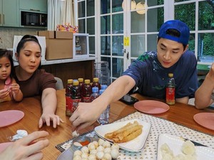 Henry Lau Main ke Rumah Nagita Slavina, Disuguhi Cimol dan Keju Aroma
