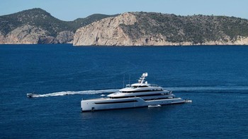 Kapal ini benar-benar terlihat menonjol di lautan. Foto: Getty Images