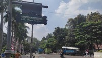 Salah satu yang menarik adalah Jalan Perintis Kemerdekaan. Di jalan ini berdiri Gedung Indonesia Menggugat (GIM) yang jadi tempat Soekarno menggugat Belanda. (Foto: Rifat Alhamidi/detikJabar)
