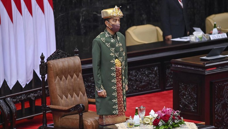 Melihat Lagi Pakaian Adat Presiden Jokowi, yang Mana Favoritmu? Melihat Lagi Pakaian Adat Presiden Jokowi, yang Mana Favoritmu?