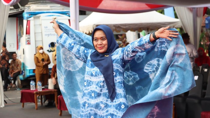Kapolres Subang AKBP Sumarni saat tampil di Jawara Fashion Street Subang, Senin (15/8/2022) kemarin sore.
