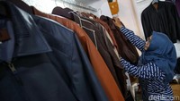 “Pertama, karena kebanyakan pengrajin kita itu otodidak. Ditambah lagi kendalanya di modal. Intinya itu,” kata dia.