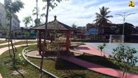 Selaras dengan semangat Hari Habitat Dunia Tahun 2022, penataan kawasan Kelayan Barat Banjarmasin menjadi contoh kegiatan kolaborasi antara program Kota Tanpa Kumuh (KOTAKU) dengan BSPS serta Pemerintah Provinsi dan Kota. 