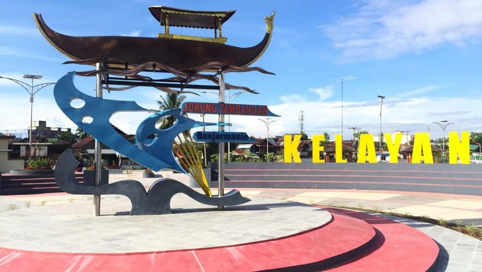 Keren! Dulunya Kumuh, Kawasan di Banjarmasin Jadi Obyek Wisata Kementerian Pekerjaan Umum dan Perumahan Rakyat (PUPR) telah menyelesaikan penataan kawasan kumuh Kelayan Barat di Kota Banjarmasin, Kalimantan Selatan. Kegiatan peningkatan kualitas permukiman kumuh Kelayan Barat yang berada di sekitar Sungai Martapura akan menciptakan kualitas lingkungan yang lebih baik, sekaligus menjadi destinasi wisata kebanggaan masyarakat Kota Banjarmasin.
