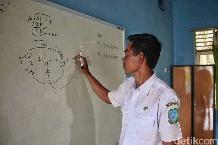 Kisah Pengabdian 12 Tahun Guru Sekolah di Pulau Terluar RI