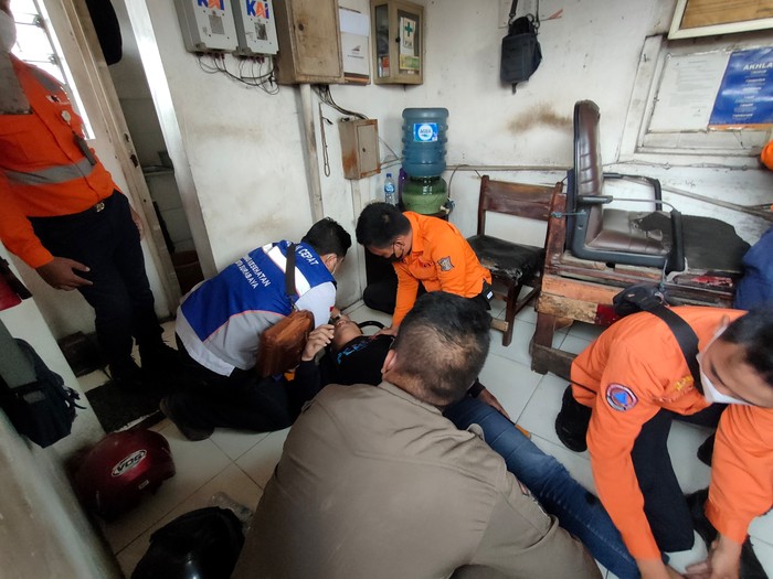 Korban terserempet kereta api di Surabaya