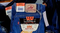 Lea, merek fashion berbahan jeans ini merupakan asli Indonesia. Dikutip dari berbagai sumber disebutkan jika Lea menyediakan pakaian casual berbahan jeans. Dikutip dari laman resmi leajeans.com LEA merupakan merek yang mengusung American Style dan pakaian casual. Merek ini dibangun pada 1972 dengan mengedepankan kualitas dan authentic denim.