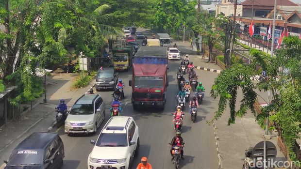 Macet di sekitar Aloha, Sidoarjo