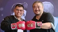 CEO Majamojo Jungwon Hahn bersama legenda tinju nasional Chris John bekerjasama saat pra peluncuran Boxing Star : KO Master di Jakarta, Selasa, (16/8/22). Majamojo  merupakan perusahaan joint venture yang akan merilis game perdananya bertajuk Boxing Star: KO Master.