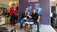 Majamojo menggandeng Chris John Foundation yang merupakan yayasan non-profit yang didirikan sendiri oleh Chris John untuk kemajuan olahraga tinju di Indonesia.