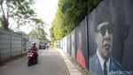 Melintas di Depan Mural Bapak Proklamator Soekarno-Hatta